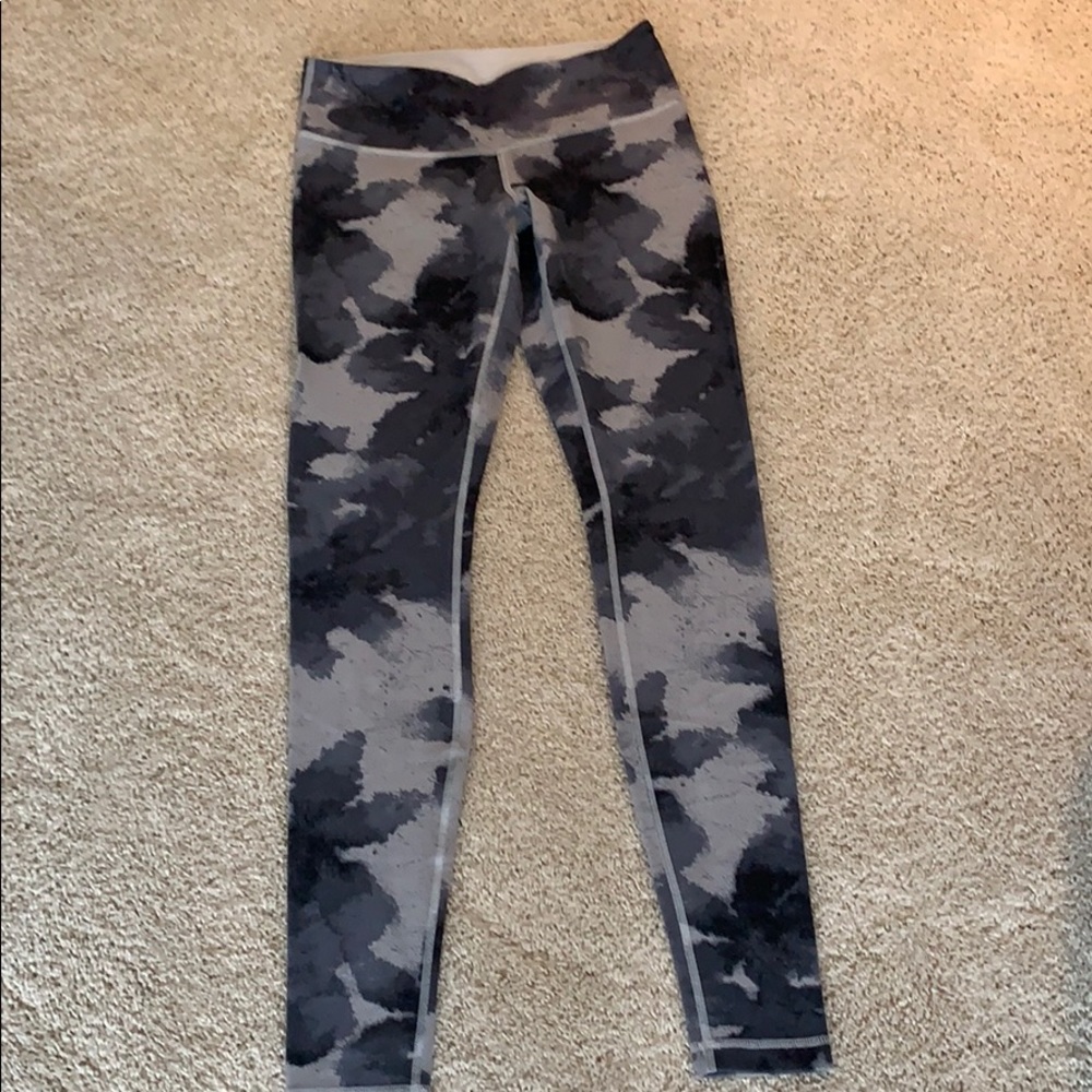 Wunder under Lululemon leggings